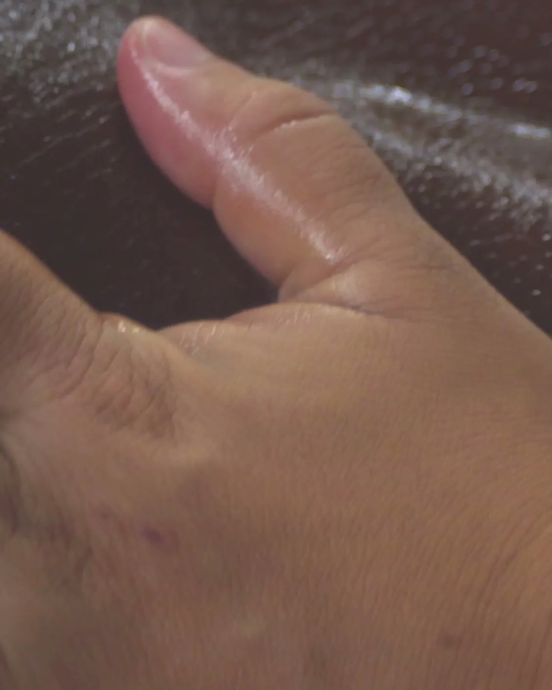 Therapist's oiled hands gliding over a client's back during a relaxing massage in Playa del Carmen